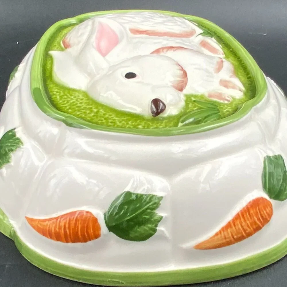 Gailstyn-Sutton Towle Hand Painted Rabbit & Carrots Ceramic Mold Wall Hanging